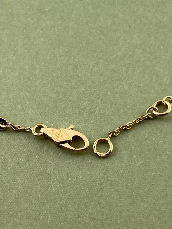 Van Cleef & Arpels FRIVOLE BRACELET, MINI MODEL VCARP0J200 3