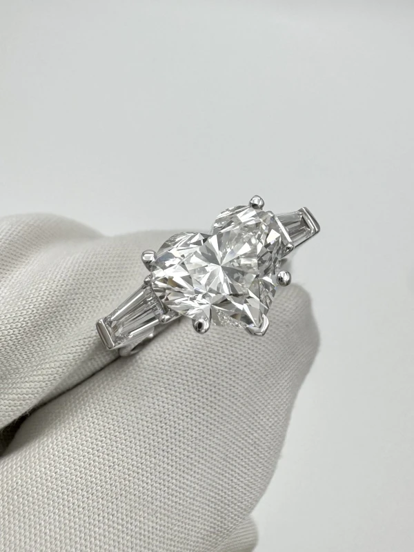Earrings without a brand HEART DIAMOND 3.00 CT H/VVS1 RING (GIA) 113093 3.00 CT H/VVS 3