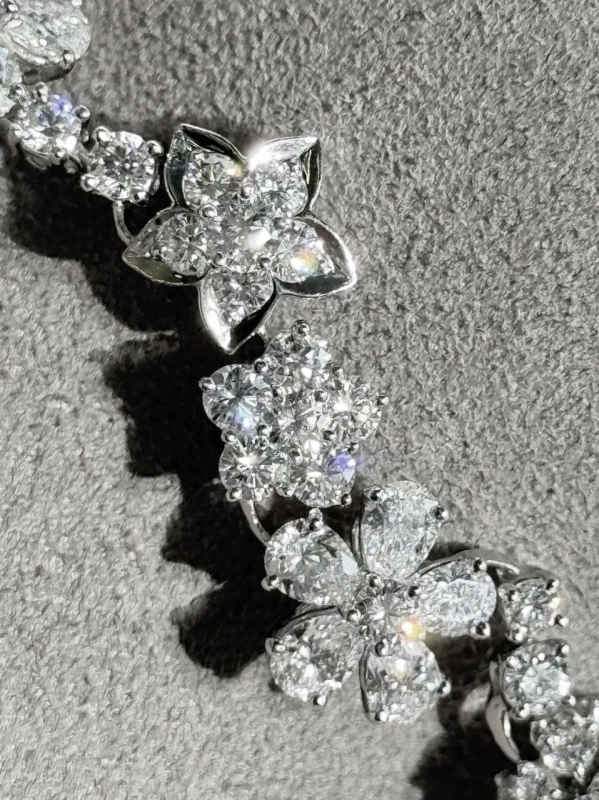 Van Cleef & Arpels. Folie des Prés necklace VCARP05E00 5