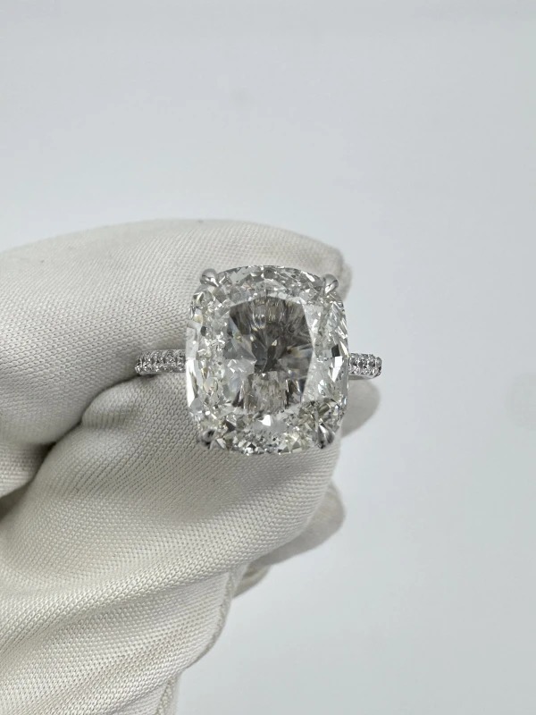 Earrings without a brand CUSHION DIAMOND 6.04 CT J/SI2 RING (SIZE 50) NN6.04 CT J/SI2 2