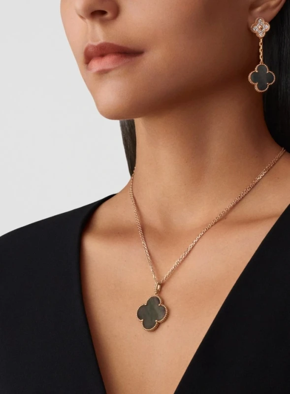 Van Cleef & Arpels MAGIC ALHAMBRA LONG NECKLACE, 1 MOTIF. MOTHER-OF-PEARL VCARP6I200 3