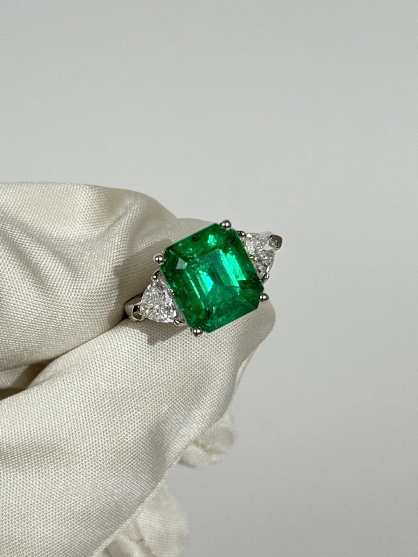 No name EMERALD 6.57 CT VIVID GREEN RING, COLOMBIA NN6.57 3