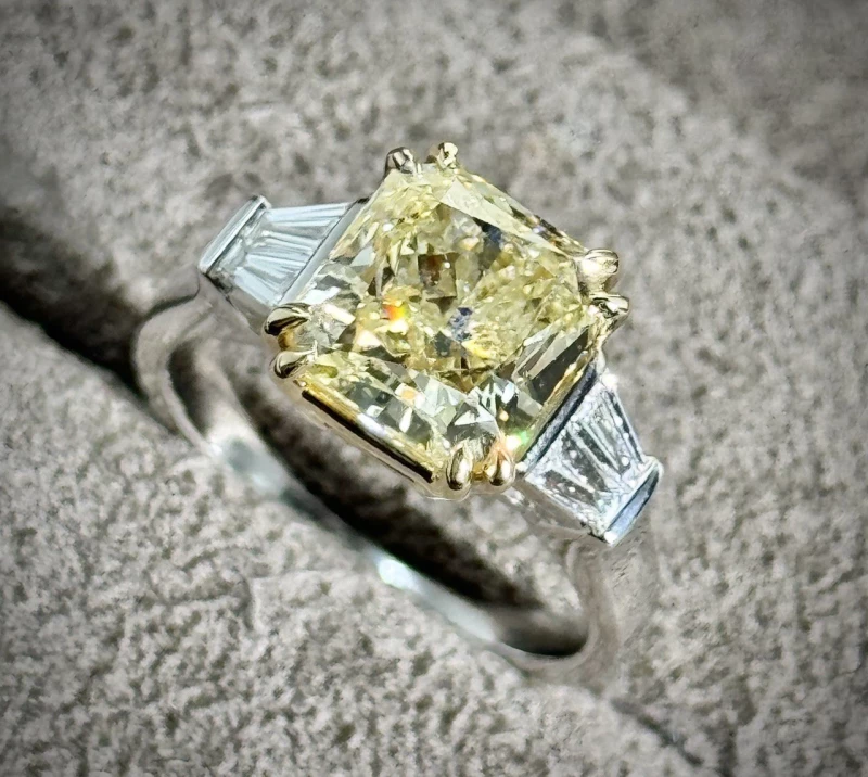 СЕРЬГИ NO NAME С БРИЛЛИАНТОМ РАДИАНТ 4.05 CT FANCY YELLOW 4.05 ct Fancy Yellow 2