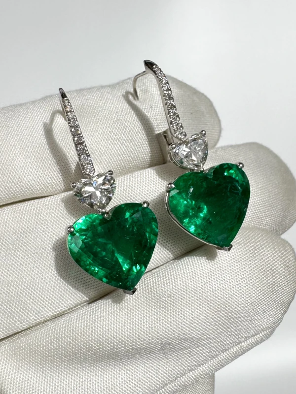 No name EMERALD 6.08 CT - 5.81 CT INTENSE to VIVID GREEN EARRINGS (GRS) 6.08 CT - 5.81 CT 5
