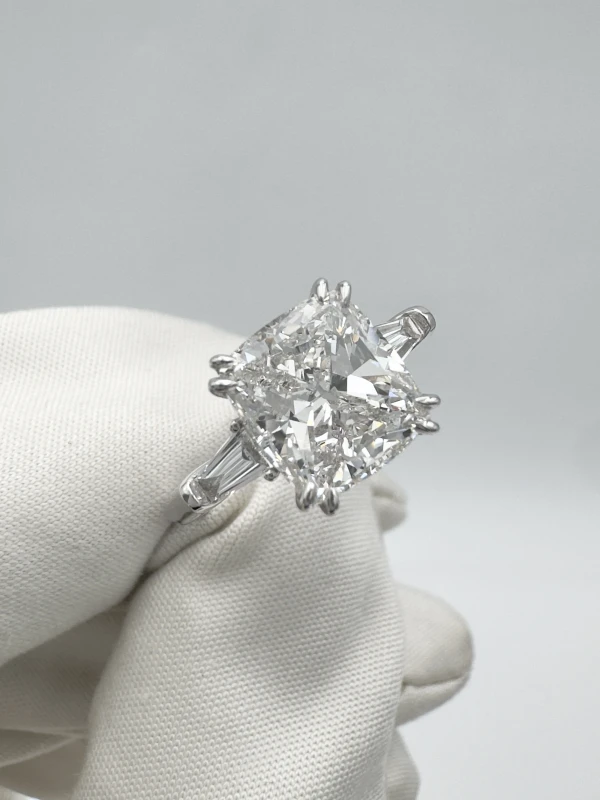 Earrings without a brand CUSHION DIAMOND 3.07 CT F/VS2 RING (GIA) NN3.07 CT F/VS2 3