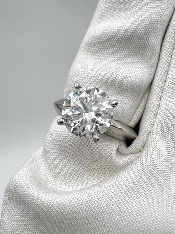 No name С БРИЛЛИАНТОМ 3.50 CT G/VS2 NN3.02CT 5