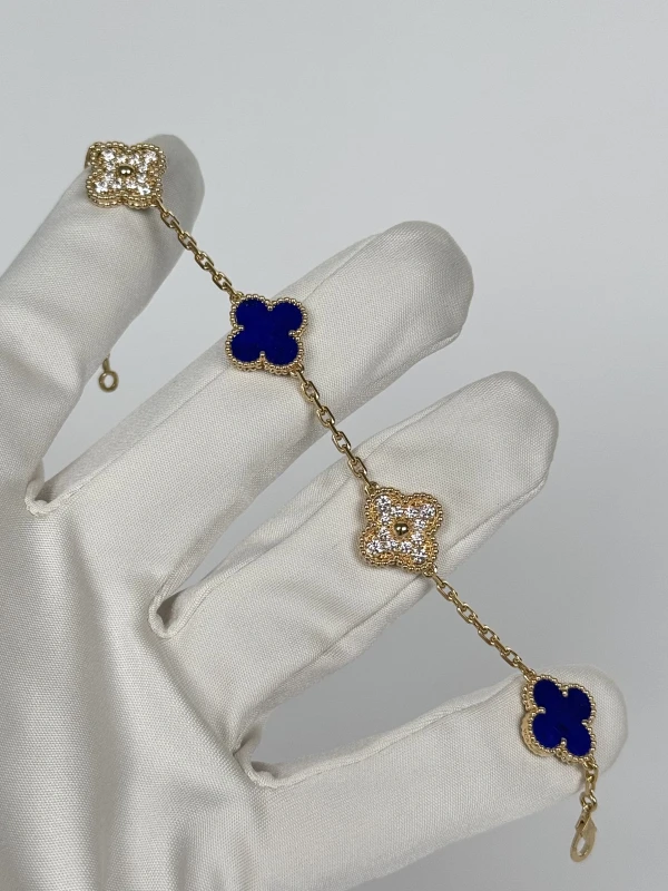 Van Cleef & Arpels VINTAGE ALHAMBRA BRACELET VCARO9LW00 2