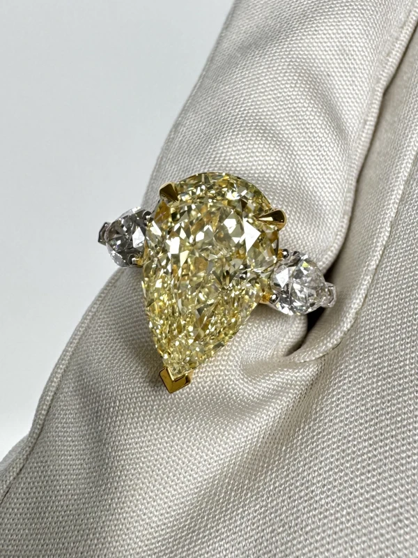 No name PEAR DIAMOND 7.05 CT Y to Z/VS1 RING (SIZE 51) GIA NN7.05 CT YtoZ/VS1 7