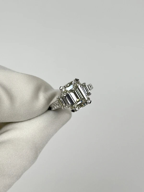 No name EMERALD DIAMOND RING 5.12 CT J/VS1 (GIA) NNR 5.12 CT J/VS1 (GIA) 3