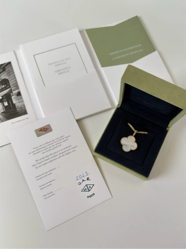 Van Cleef & Arpels. Magic Alhambra Necklace, 1 motif VCARO49L00 5