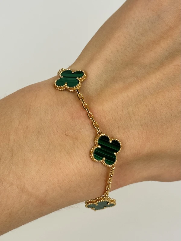 Van Cleef & Arpels. VINTAGE ALHAMBRA BRACELET 5 MOTIFS. MALACHITE VCARL80900 2
