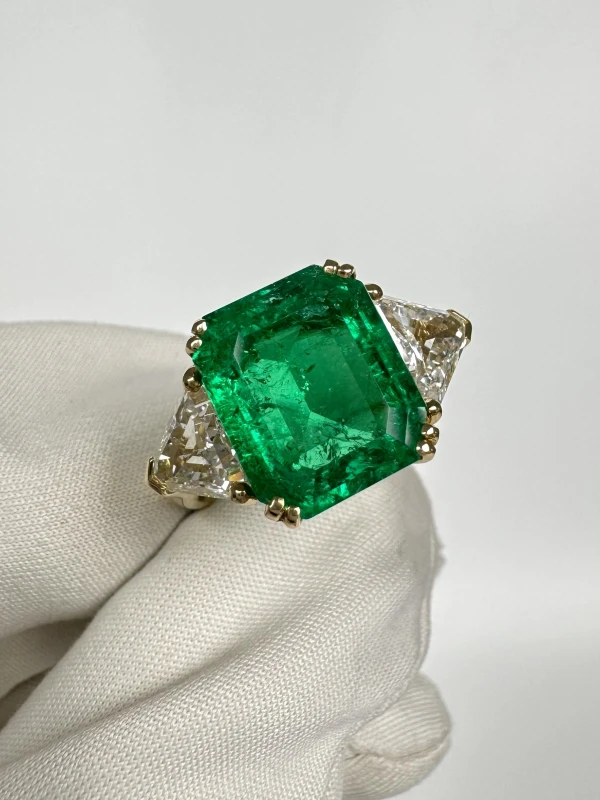 Bvlgari COLOMBIA EMERALD 5.97 CT GREEN RING (AGL) BVG5.97 5