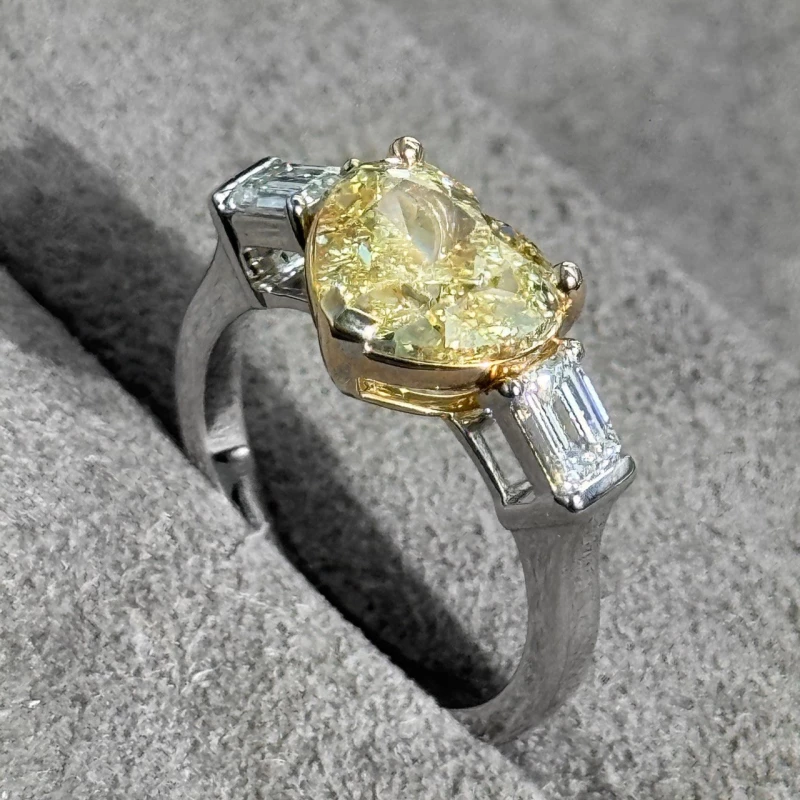 No name С БРИЛЛИАНТОМ 2.61 CT FANCY YELLOW/VS1 2.61 CT FY/VS1 4