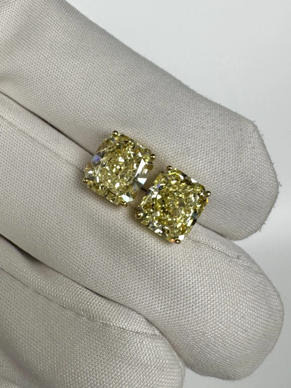 GRAFF RADIANT DIAMONDS 3.02-3.07 FANCY YELLOW EARRINGS (GIA) RGE 3.02-3.07 CT 4