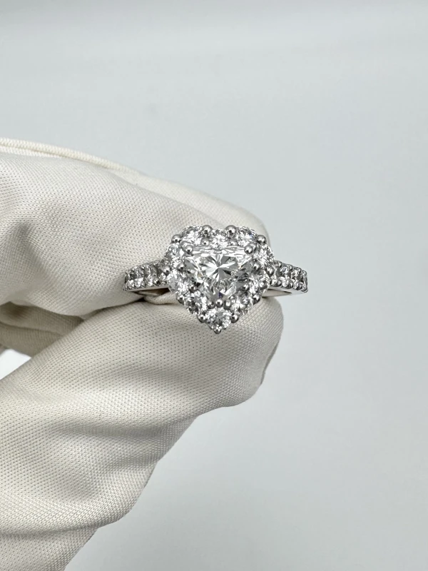 GRAFF Icon Heart Shape Diamond 0.70 ct F/VVS1 Engagement Ring (GIA) RGR619 2