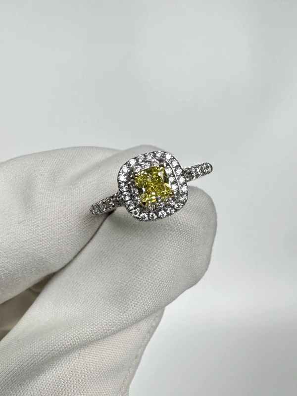 Tiffany & Co CUSHION DIAMOND 0.40 CT FANCY YELLOW/VS1 RING (SIZE 52) 0.40 CT FY/VS1 3