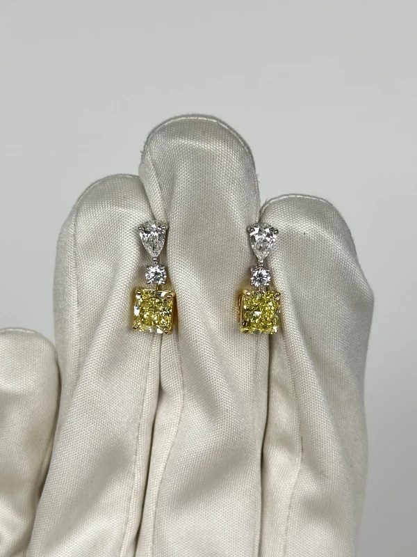 Graff RADIANT DIAMOND 1.65 - 1.64 CT FANCY YELLOW/VVS2 EARRINGS GR1.64-1.65 2