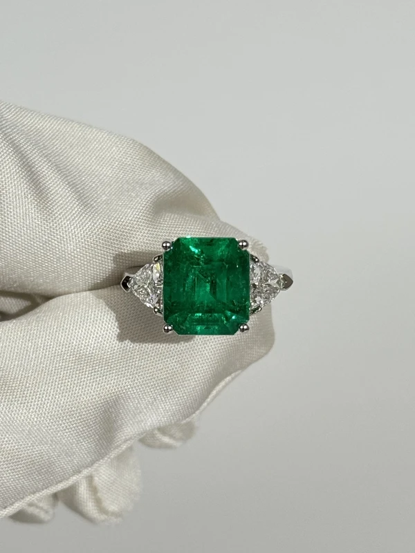No name EMERALD 6.57 CT VIVID GREEN RING, COLOMBIA NN6.57 2