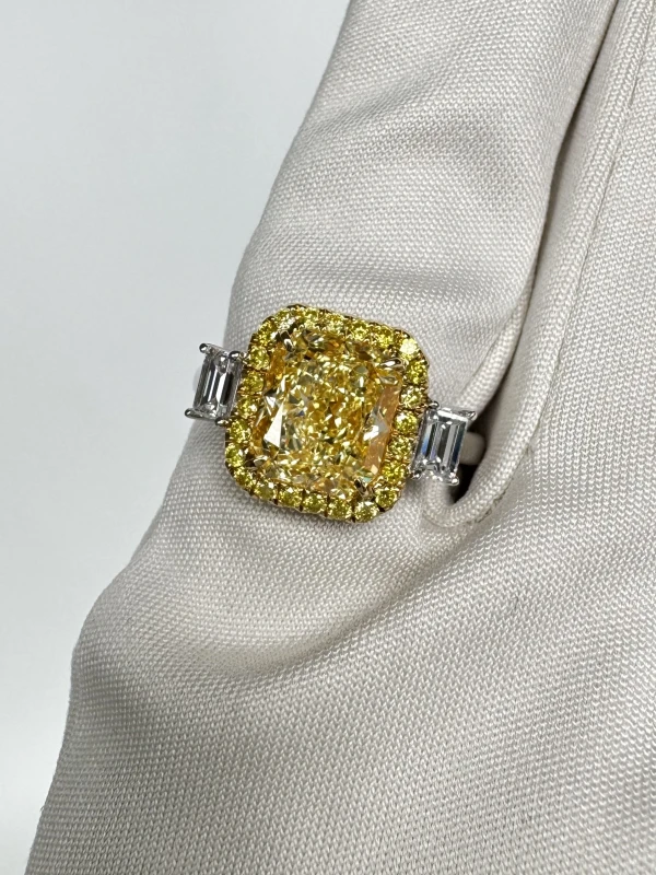 No name RADIANT DIAMOND 3.01 CT FANCY LIGHT YELLOW/VS1 RING (GIA) 203-NN3.01 3