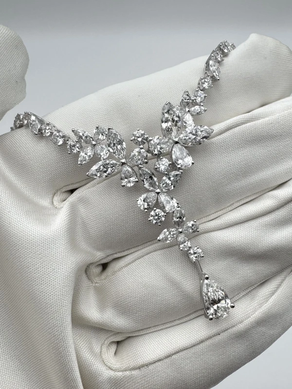 Graff CLASSIC BUTTERFLY DIAMOND NECKLACE RGN580 4