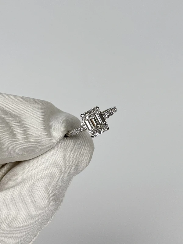 GRAFF EMERALD CUT DIAMOND 3.03 CT F/VVS2 RING (GIA) GR3.03F 3