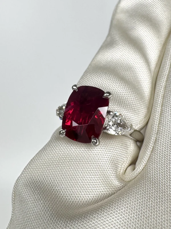 No name CUSHION RUBY 4.01 CT VIVID RED PIGEON'S BLOOD. BURMA (GRS) nn4.01ctRuby 5