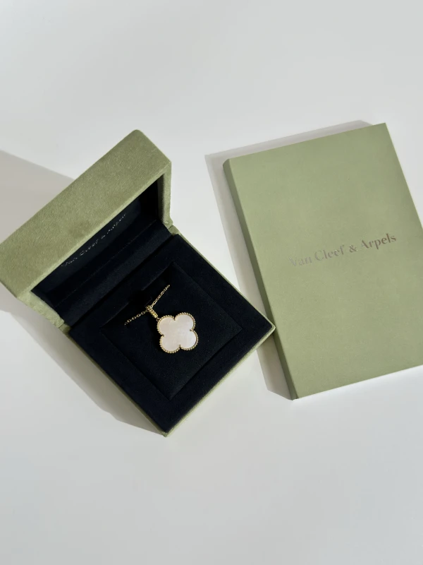 Van Cleef & Arpels. Magic Alhambra Necklace, 1 motif VCARO49L00 5