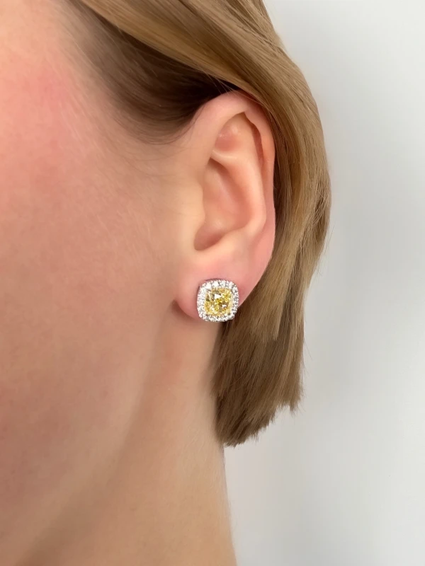 DeRosa DIAMOND EARRINGS 2.01-2.05 CT FANCY YELLOW/VVS-VS (GIA) E8054466 2