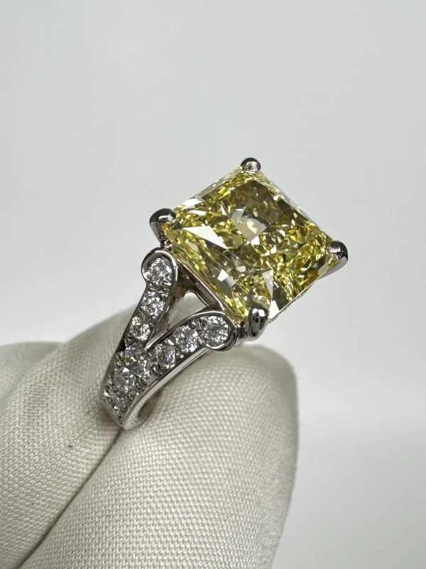Earrings without a brand RADIANT DIAMOND 4.78 CT FANCY INTENSE YELLOW/VS1 RING (GIA) 2557-4.78CT 3