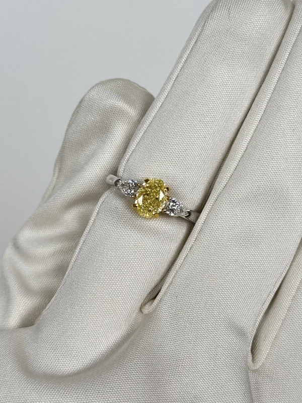 No name OVAL DIAMOND 1.53 FANCY YELLOW/VS2 RING (GIA) NN 1.53 FY/VS2 5