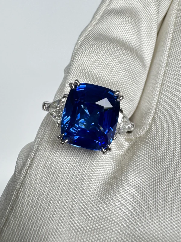 Earrings without a brand CUSHION SAPPHIRE 6.16 CT "ROYAL BLUE" RING, SRI LANKA (SIZE 53) AIGS/GUILD sap6.16ct 6