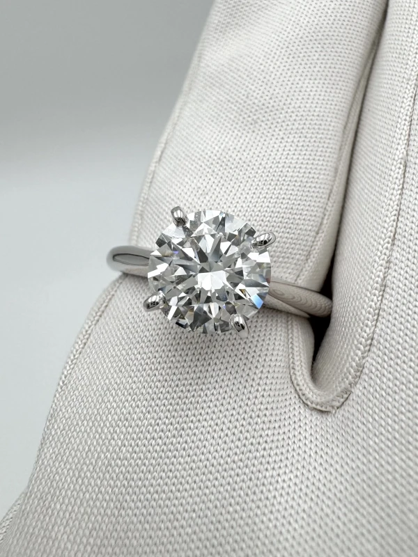 No name ROUND DIAMOND 2.07 CT F/VS1 RING (GIA) NN2.07 CT F/VS1 4