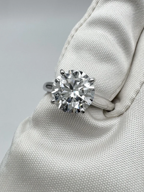 No name С БРИЛЛИАНТОМ 3.02 CT F/SI2 NN3.07 D/SI 4