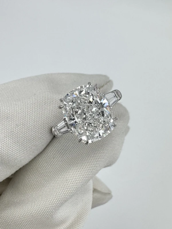 Earrings without a brand CUSHION DIAMOND 4.00 CT F/VVS2 RING (GIA) NN4.00CT 3