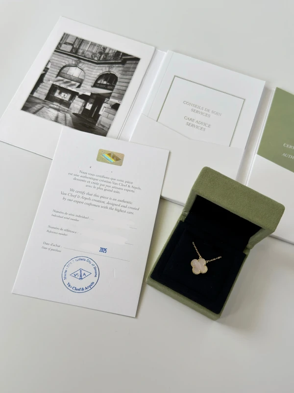 Van Cleef & Arpels VINTAGE ALHAMBRA PENDANT. MOTHER-OF-PEARL VCARA45900 5