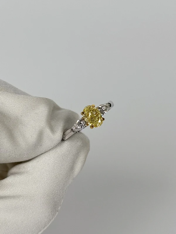 No name OVAL DIAMOND 1.53 FANCY YELLOW/VS2 RING (GIA) NN 1.53 FY/VS2 3