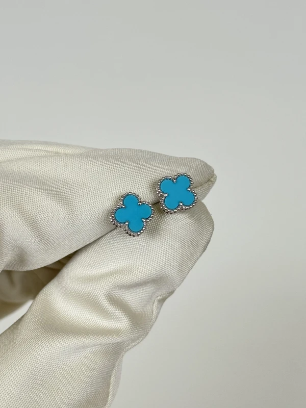 Van Cleef & Arpels. SWEET ALHAMBRA EARSTUDS VCARA44500 4