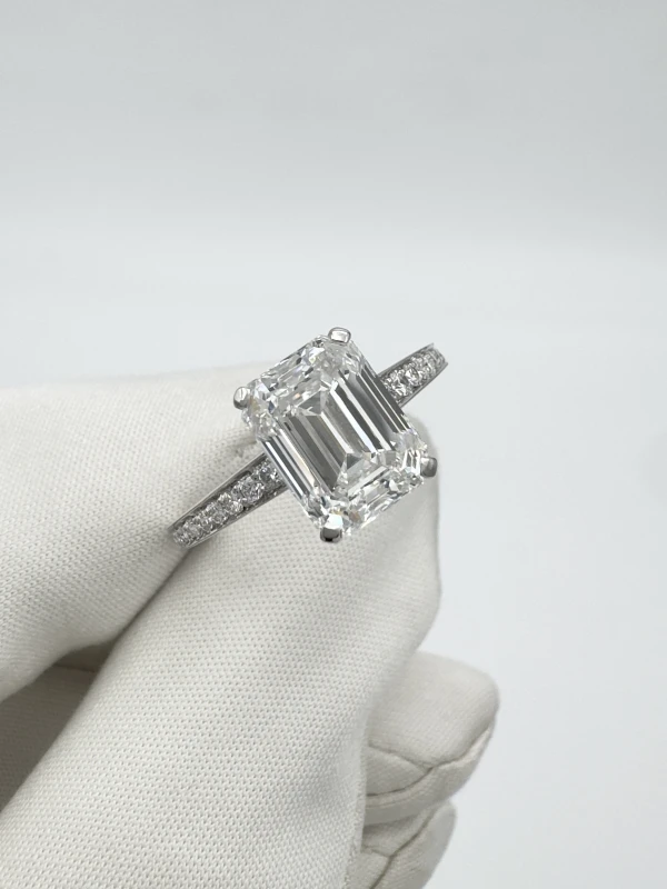 GRAFF EMERALD CUT DIAMOND 3.03 CT F/VVS2 RING (GIA) GR3.03F 3