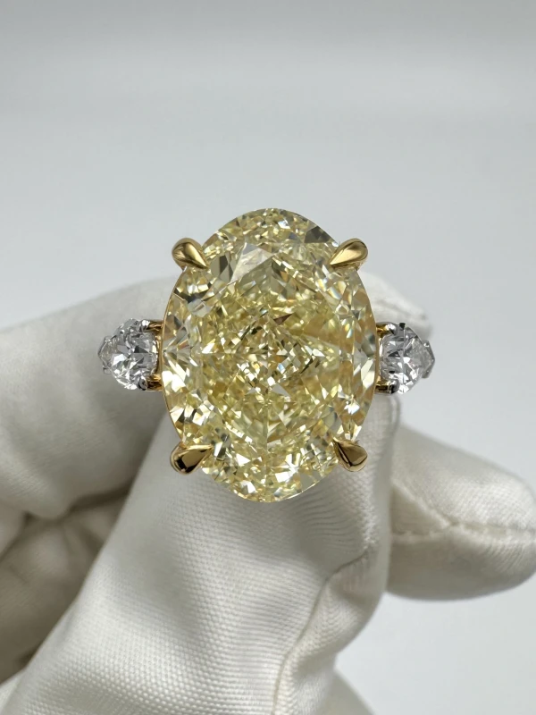 No name OVAL DIAMOND 10.03 CT FANCY LIGHT YELLOW/VS1 RING (SIZE 51) GIA EXEX NN10.03CT FLY/VS1 3