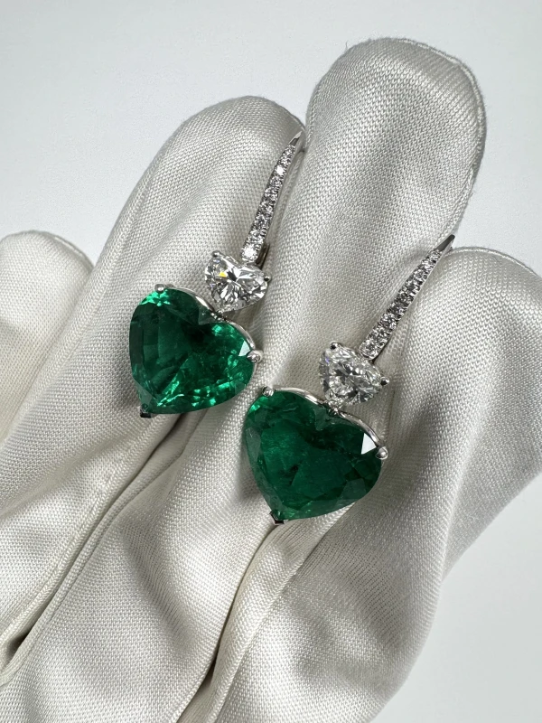 Earrings without a brand С ИЗУМРУДАМИ 6.08 CT - 5.81 CT 6.08 CT - 5.81 CT 4