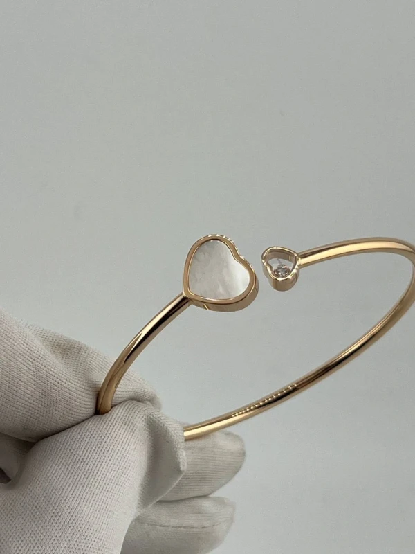 Chopard HAPPY HEARTS BANGLE, MOTHER OF PEARL, ROSE GOLD (SIZE M) 857482-5302 4