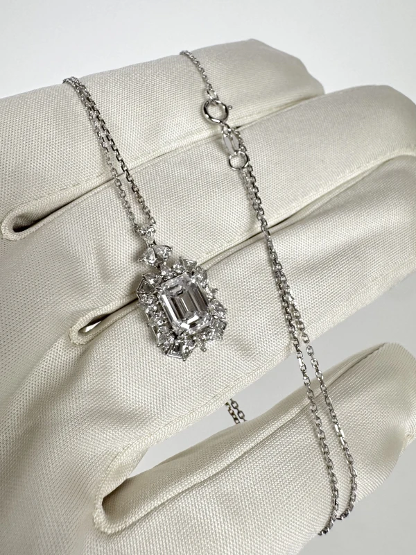 No name EMERALD CUT DIAMOND D/INTERNALLY FLAWLESS PENDANT (GIA) 518832 2.01 D/IF 3