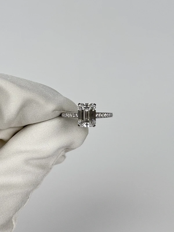 GRAFF EMERALD CUT DIAMOND 3.03 CT F/VVS2 RING (GIA) GR3.03F 2