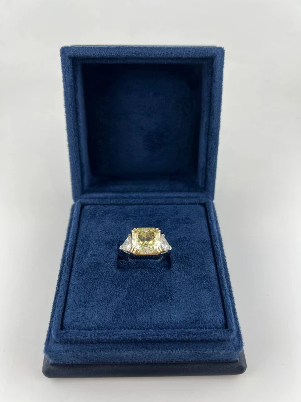 Earrings without a brand С БРИЛЛИАНТОМ 8.19 CT FANCY LIGHT YELLOW/VS1 8.19 ct 2