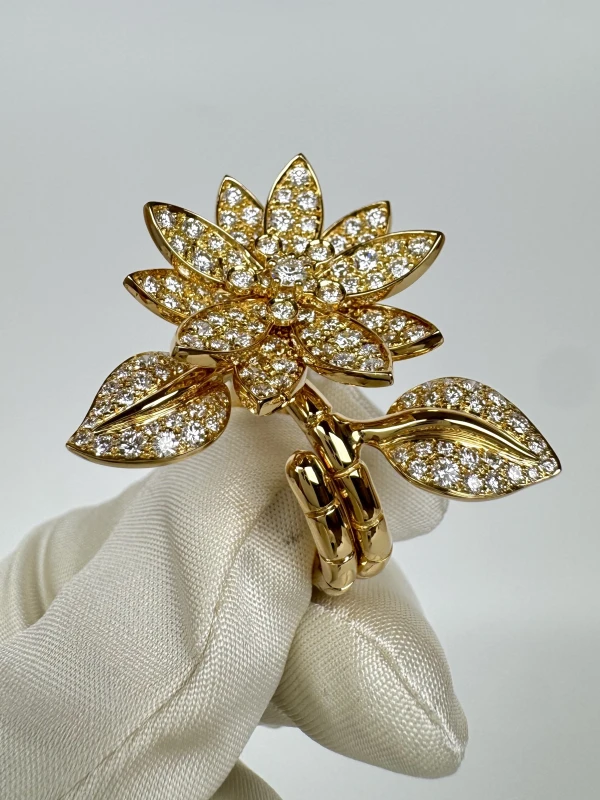 Van Cleef & Arpels LOTUS RING (SIZE 50) Van Cleef & Arpels240210 6