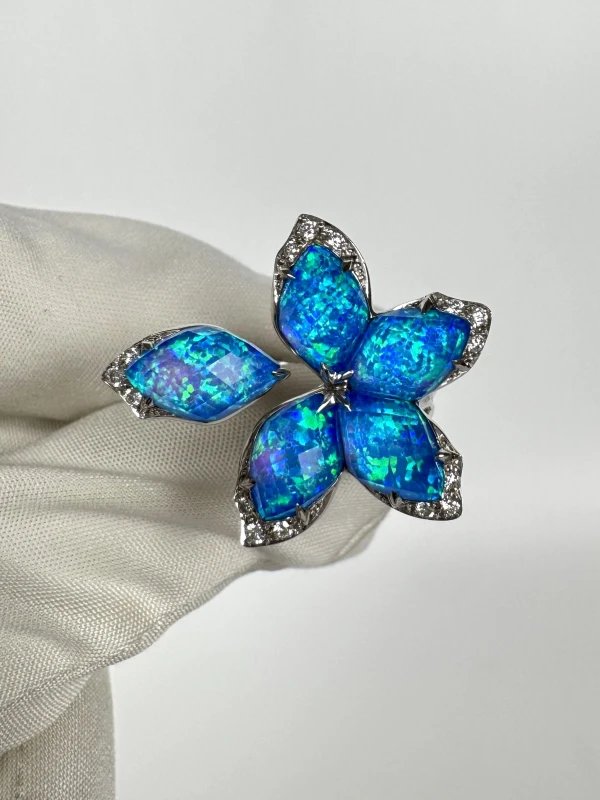 Stephen Webster LOVE ME LOVE ME NOT CRYSTAL HAZE RING 3020236001 2