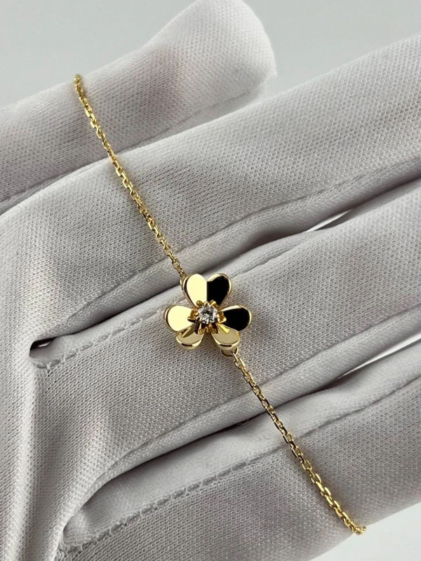 Van Cleef & Arpels FRIVOLE BRACELET, MINI MODEL VCARP0J200 2