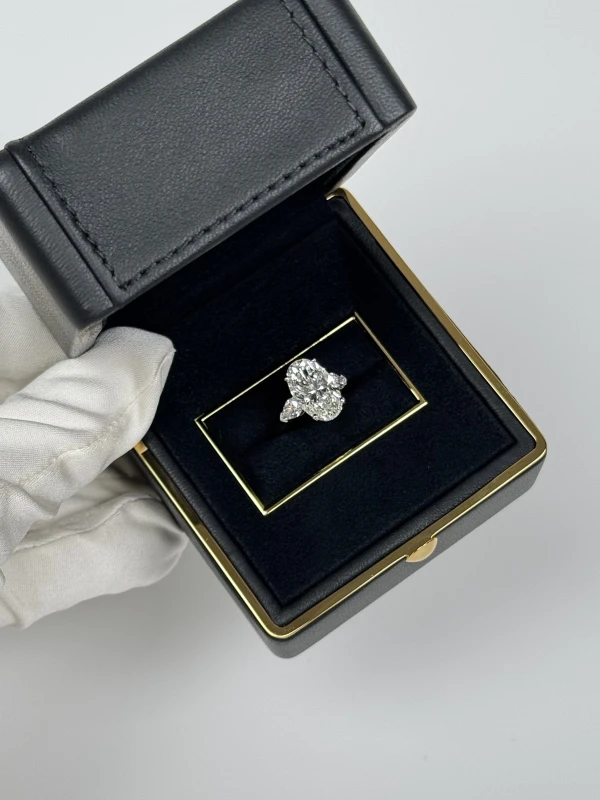 Graff OVAL DIAMOND 5.02 CT G/SI1 RING (GIA) GR5.02G/SI1 5