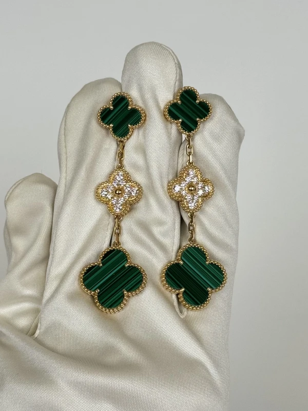 Van Cleef & Arpels. Magic Alhambra earrings, 3 motifs VCARO9II00 3