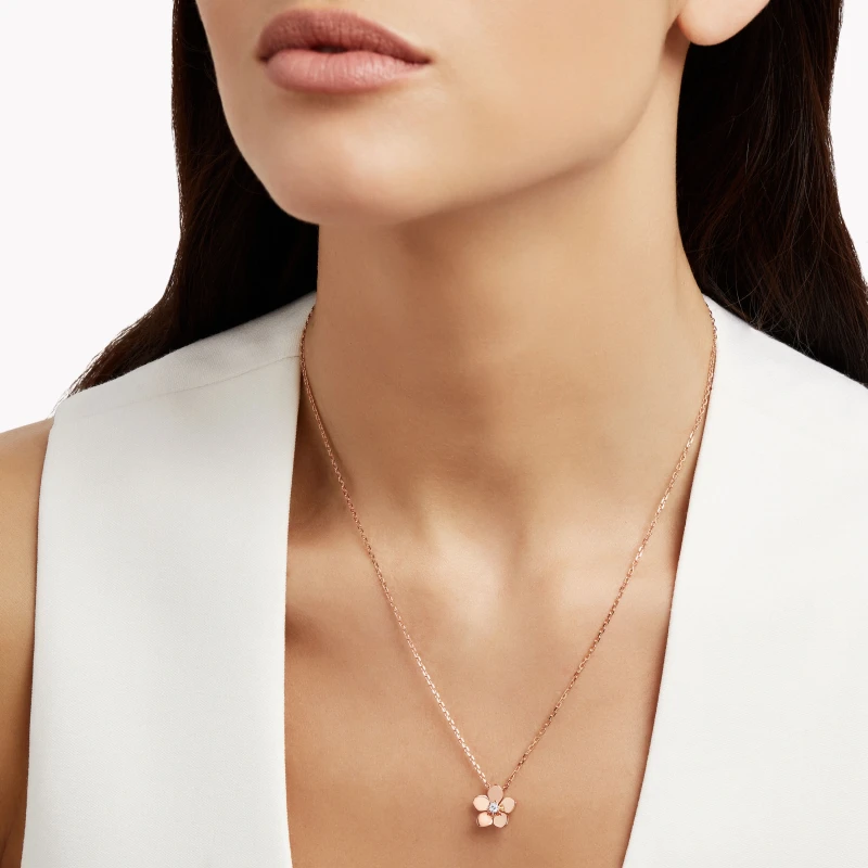 Graff WILD FLOWER MINI PENDANT RGP817 3